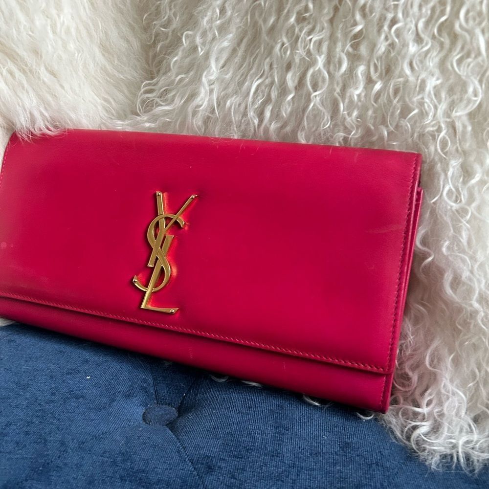 Yves Saint Laurent Fuchsia Clutch with Gold Logo - Picture 3 of 9